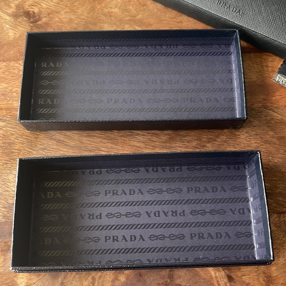 Prada glasses or sunglasses hard case navy with cleaning cloth - Picture 3 of 7